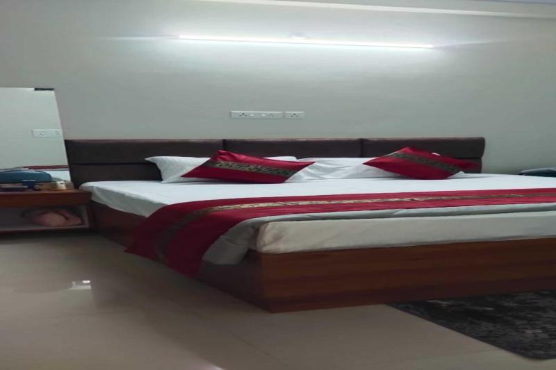 Hotel The Mid 2 Varanasi